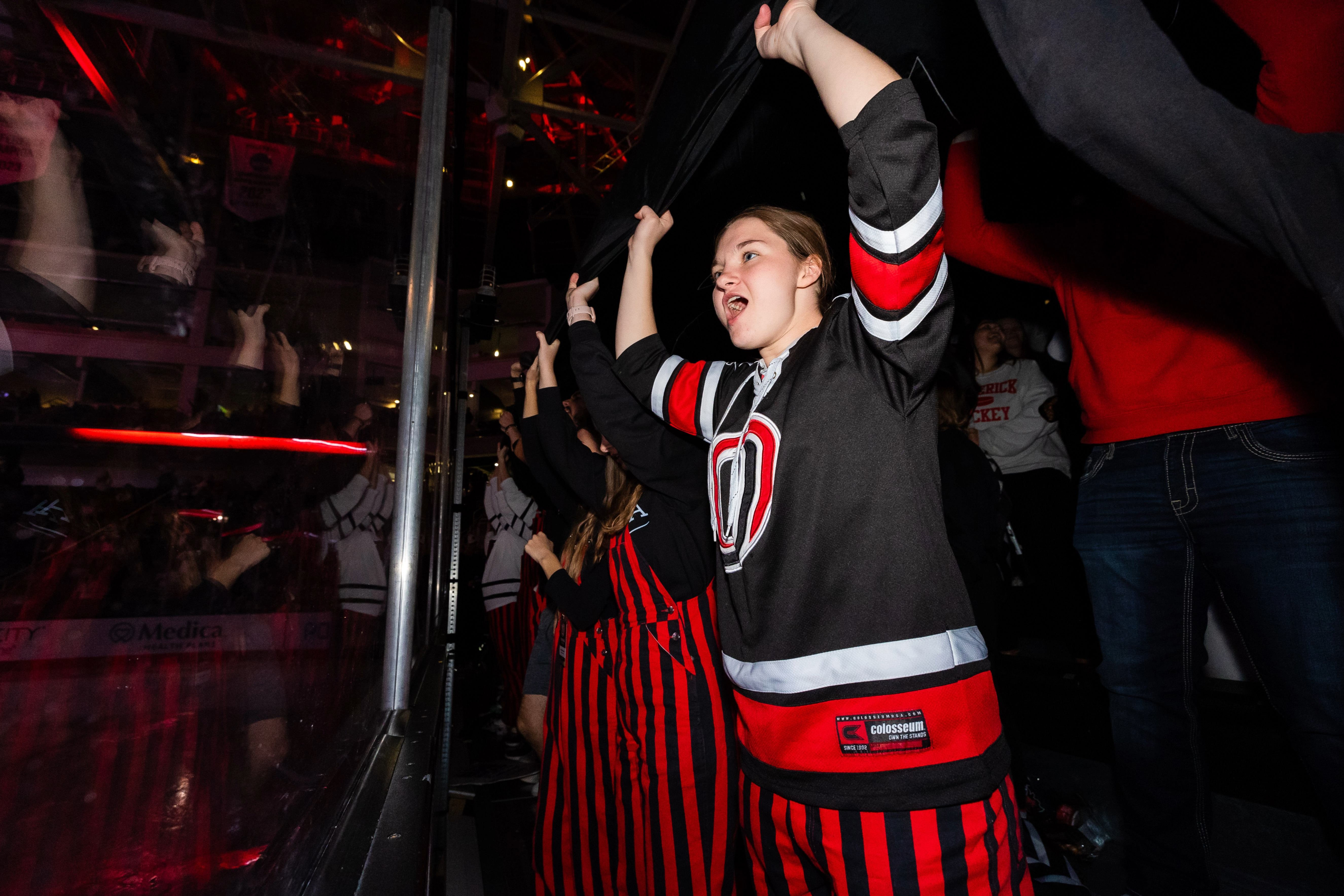 maverick maniacs cheering on the uno mavericks