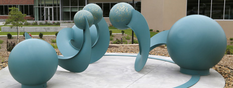 large sculpture on uno's campus