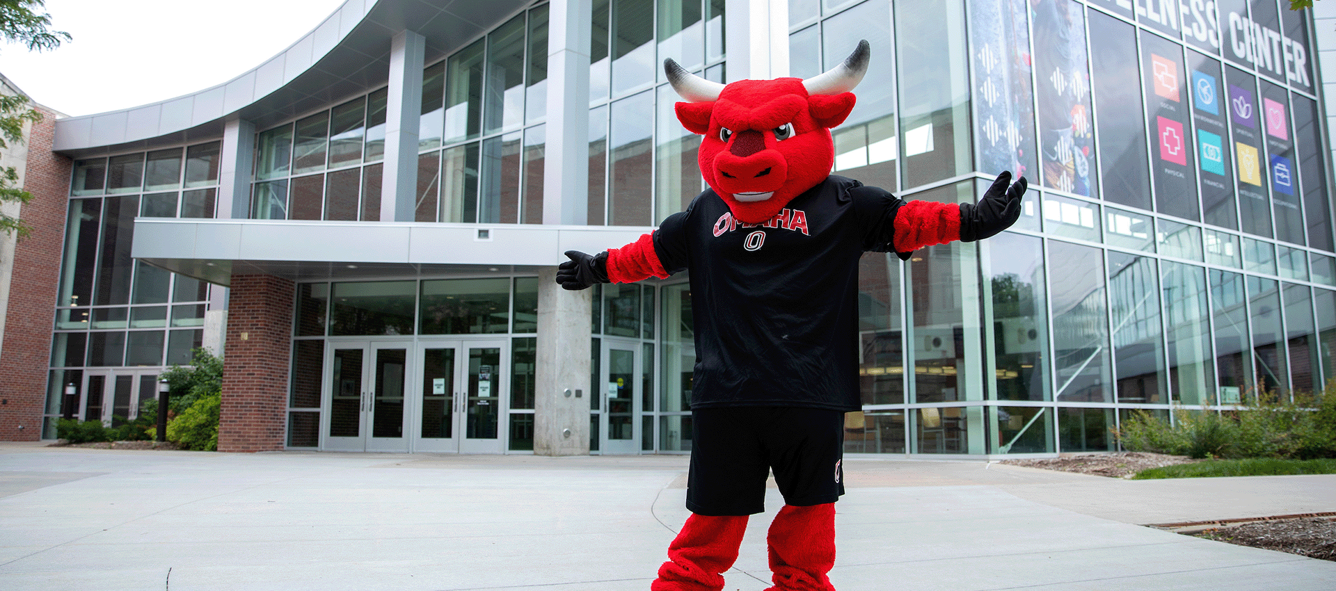 uno's durango mascot welcoming students to the campus.