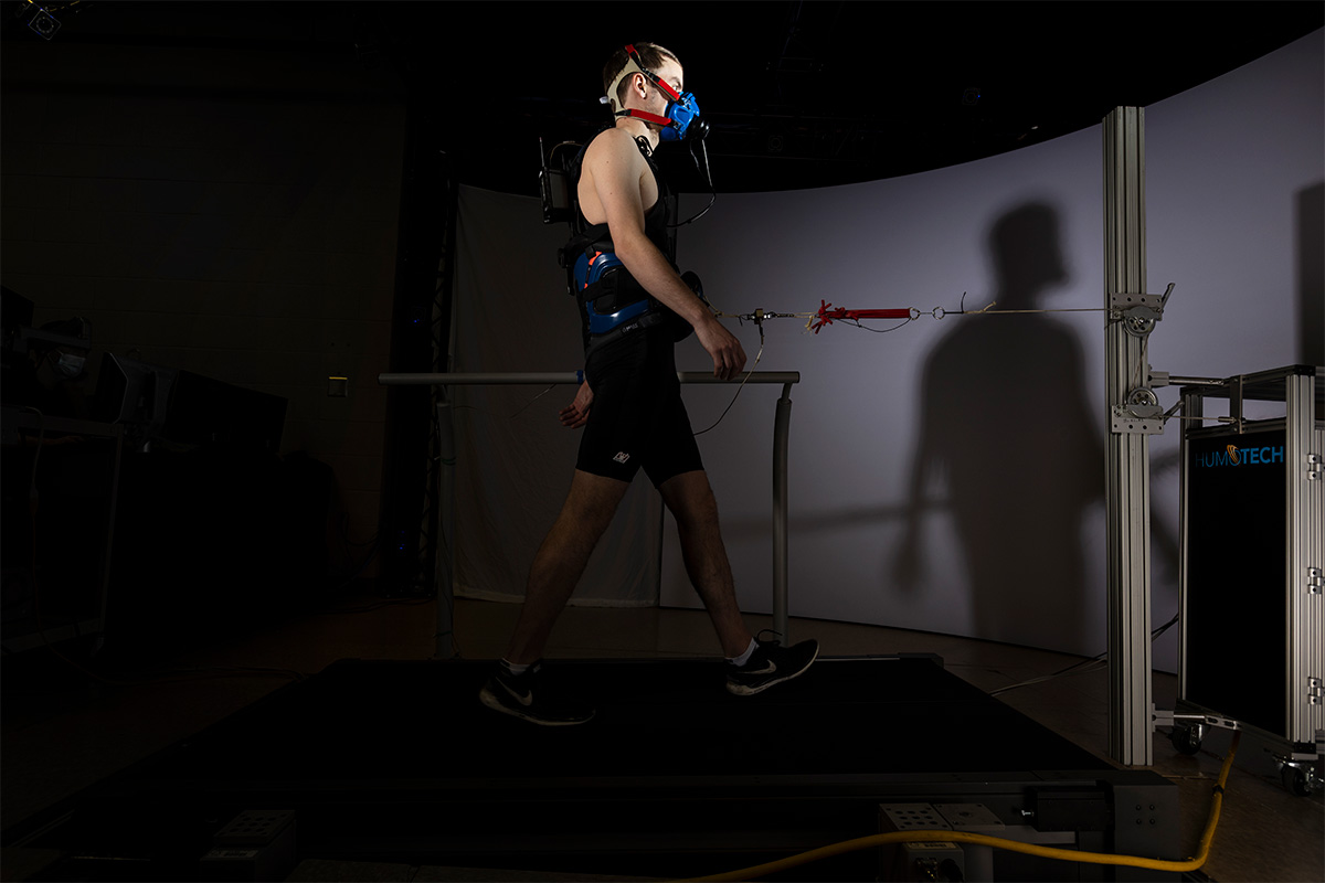 UNO researchers found that a strategically-timed pull from a waist belt connected to a pulley can help an individual use less energy for each step while walking. However, the best time to pull was not what researchers expected. The findings could have implications for patient therapy practices.