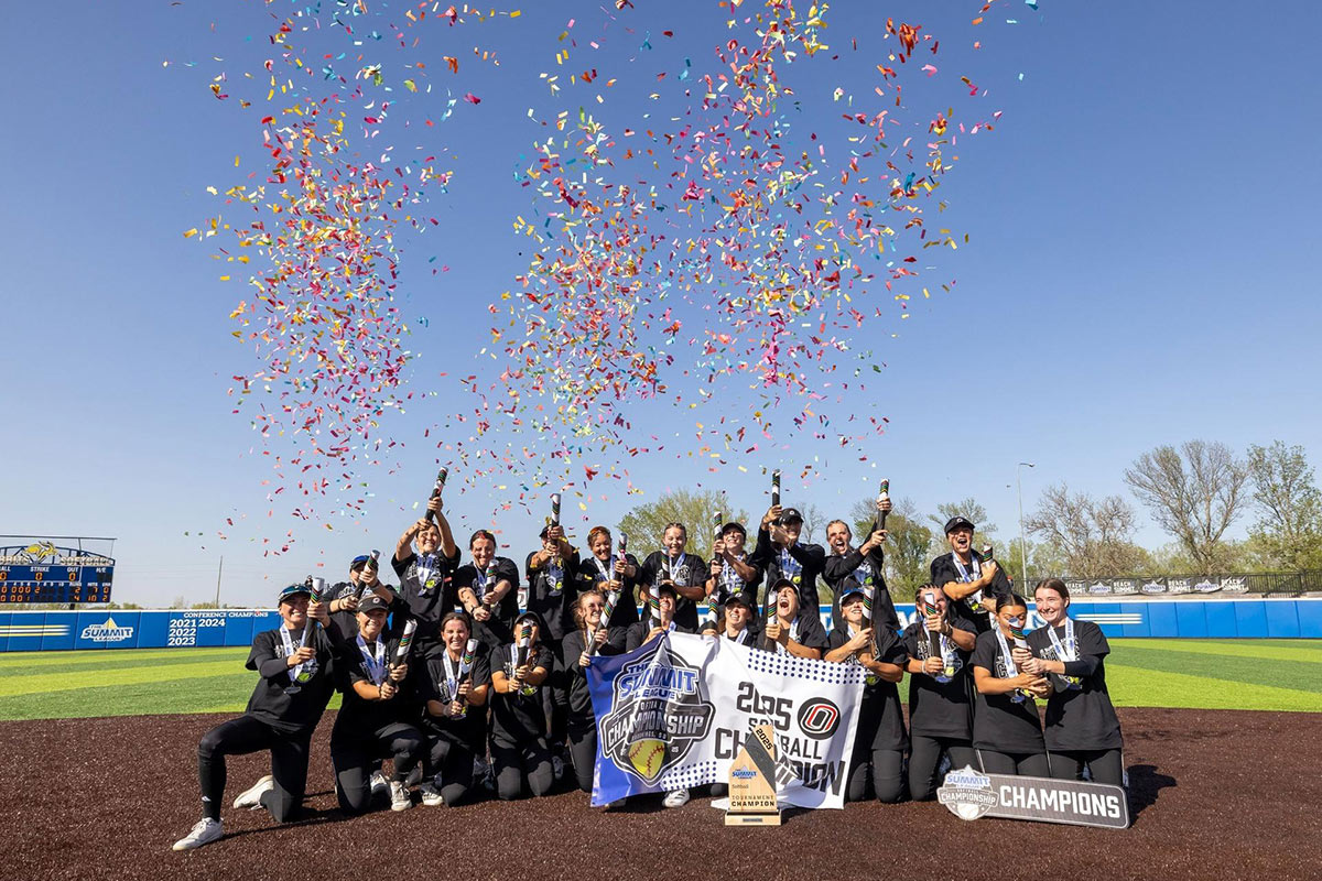 Three-peat! Omaha Softball Wins Summit League Tournament Title for Third-Straight Season